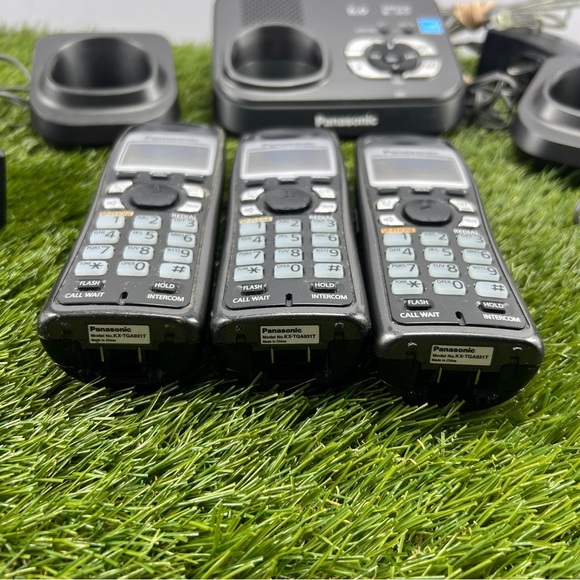 Panasonic KX-TG9331T 1.9 GHz Trio Handsets Single Line Cordless Phone + 3 Base - Picture 4 of 9